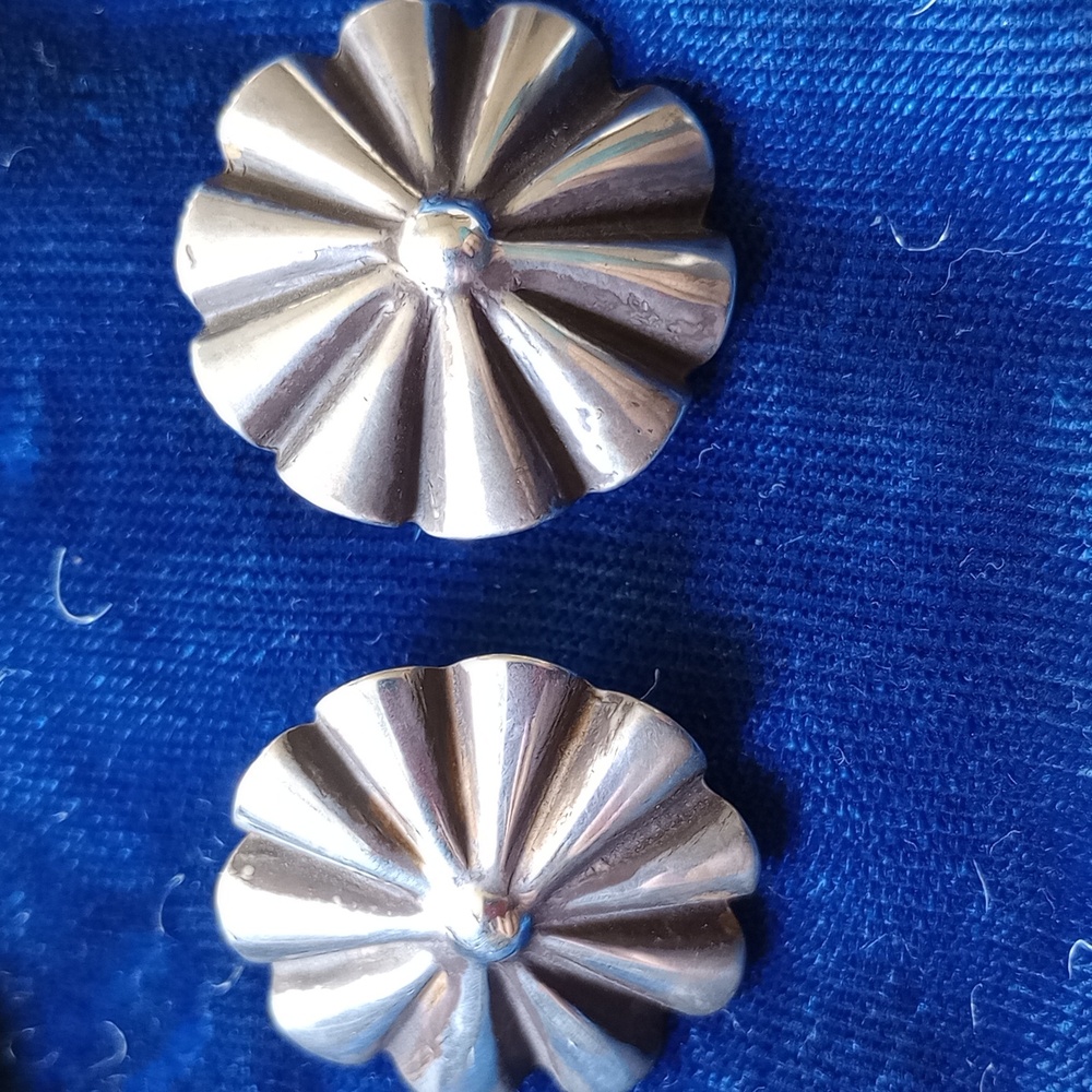 Vintage Silver Floral Shaped Southwestern Stud Earrings - Picture 9 of 13